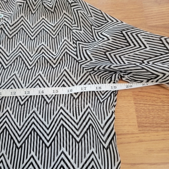 About A Girl B/W Sheer Chevron Button Front Long Sleeve Blouse Size M EUC - Picture 10 of 10